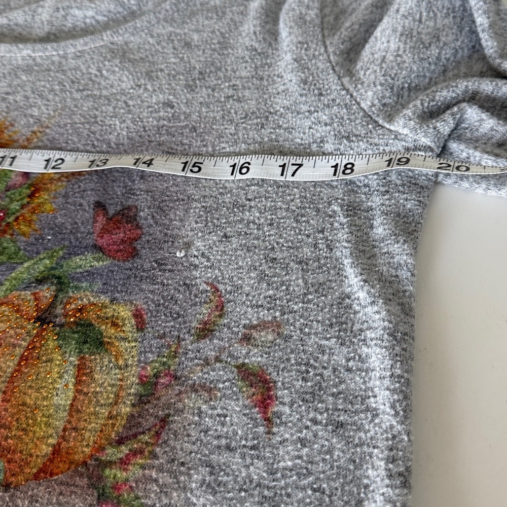 ONE WORLD Heather Gray Knit Top. Fall design SZ L. long sleeve. - Picture 8 of 12